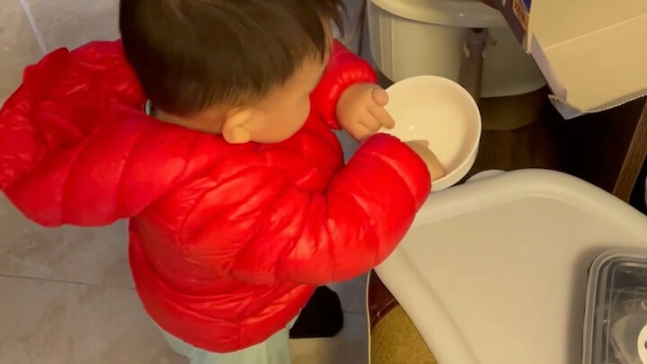 The moment he tossed the spoon and rushed straight for the bowl, it was as if I could already see…