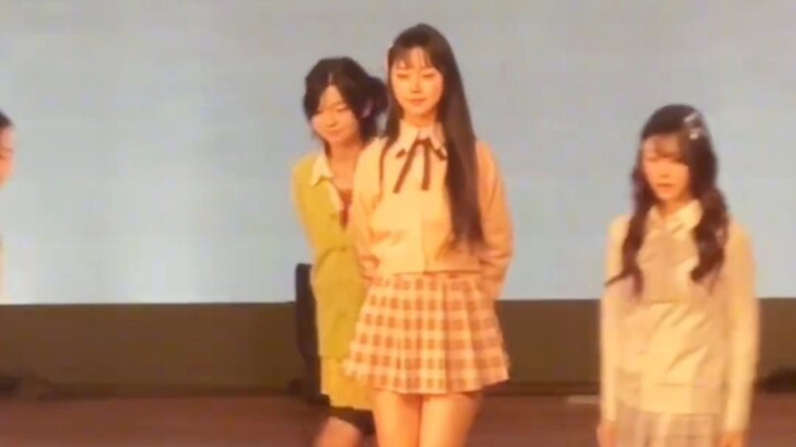 [Campus Dance] White JK Senior Looks Just Like Fan Bingbing!