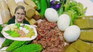 ป่นปลาทู ต้มไข่ ผักเยอะแยะ กินข้าวเเลงกันค่ะ