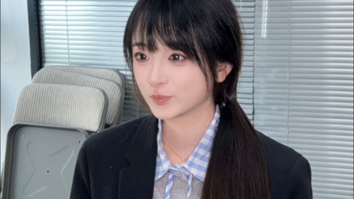 Sếp, hay là anh cho bố mình nghỉ việc đi.