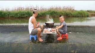 Lần Đầu Ăn Hải Sản -  Mao Đệ Đệ Ăn Cả Miệng