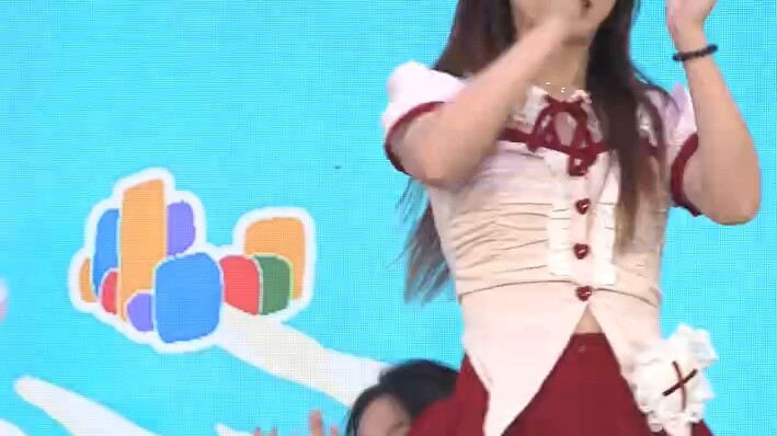 Musim dingin adalah tentang menari dan memohon cinta! ! ! ｜Gaun putri super energik, panggung nyanyi