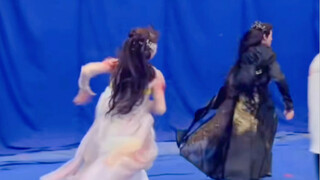 【وانغ هيدي × يو شوشين】حول قيام دي شين بركض 800 متر في موقع التصوير بسبب جاذبيتهما