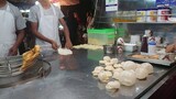 Thai Street Food Roti เมื่อหนุ่มๆ ขายโรตี ก็จะขายดีแบบนี้แหละ ท่าปั้นแป้งอันเป็นเอกลักษณ์