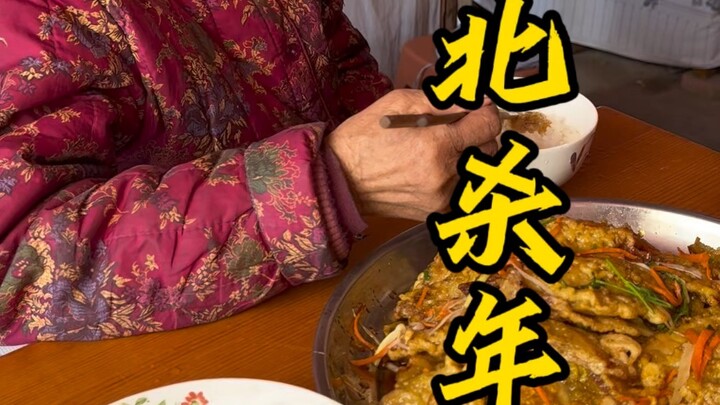 东北年味越来越浓了，杀年鸡啦