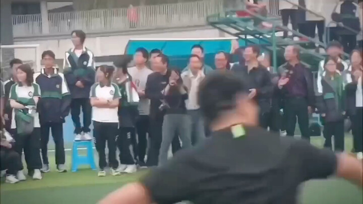 Guru fisika tahu percepatan nggak bakal jatuh.