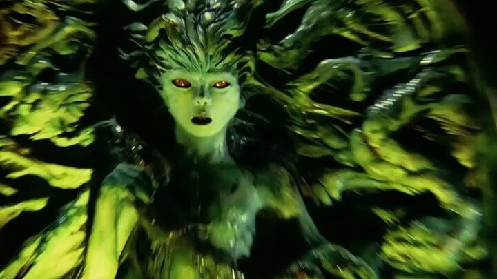 Nhìn Ultraman và Kamen Rider qua lăng kính "Thám tử đích thực: Bí ẩn của quái vật"