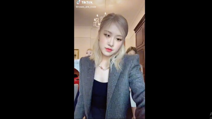 BLACKPINK Rosie, Lisa and Jennie joined the trend of Jiggle Jiggle challenge #Tiktok #blackpink