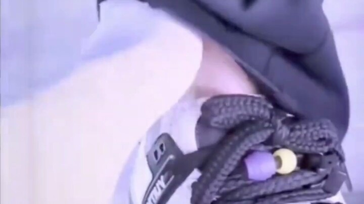 ชั่วขณะนี้ ฉันยินดีให้เป็นมีดที่แทงข้างหลังมากกว่า