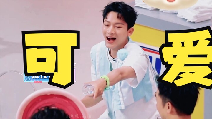 Cứu với! Giọng điệu nói chuyện của Trương Vãn Ý hài hước quá, cười muốn chết luôn!