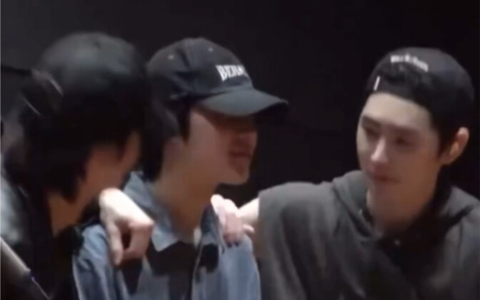 ENHYPEN chuẩn bị cho Coachella - phiên bản phòng tập, nhìn là biết thực sự đã luyện tập không ngừng