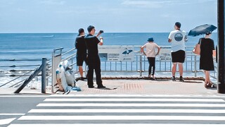 [Chụp ảnh du lịch] Nửa ngày ở Kamakura, xe điện trên cao và sóng.