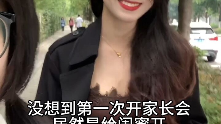 很好 年纪轻轻就拥有了慈母般的笑容