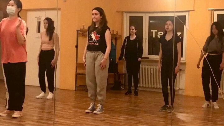 [เรียนต่อที่เยอรมนี] การสอนเต้น K-pop ในมหาวิทยาลัยของตัวเองเป็นอย่างไรบ้าง?