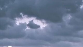 好笔直的一条闪电，闪电：万万没想到，这辈子直了！！！#娱乐评论大赏 #搞笑 #搞笑视频 #闪电 #雷