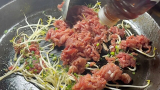 Eat stir-fried beef with green onions on the street and enjoy it! Bring your own beef and add it in!