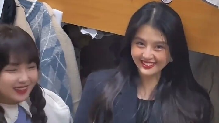 A girl filmed her two roommates applying makeup—one looks like a sophisticated lady, the other like 