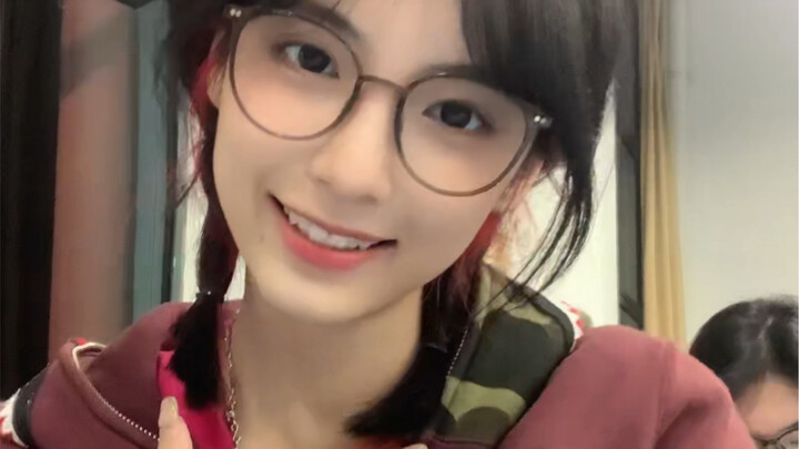 今天是甜妹一枚