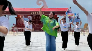 Kaifeng Wang Po: My darlings, did your godmother do a great job with her third-level dance move? Due