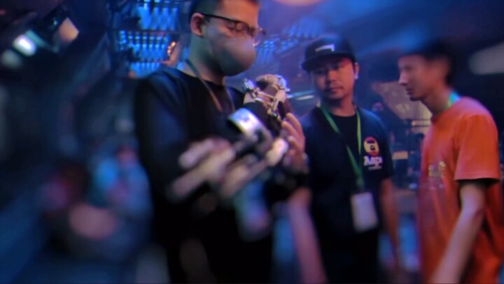 [Guo Fan guest-stars in the Crowd] (Click to watch the sci-fi Daji scolding people)
