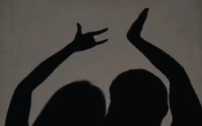 Funny♀ Takes Photos with Her Boyfriend, Driving Him Insane!