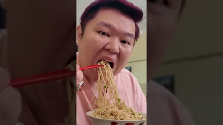 Cara Aduk Bakmi Proffesional Vs Pemula  #kuliner#mieayam #shorts #vlog