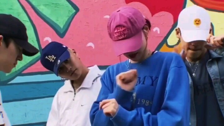 บาดา ลี กับเพื่อนๆ สุดฮาของเธอ BGM: blueberryfaygo