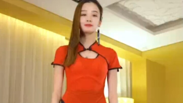 Váy xẻ cao tự nhiên