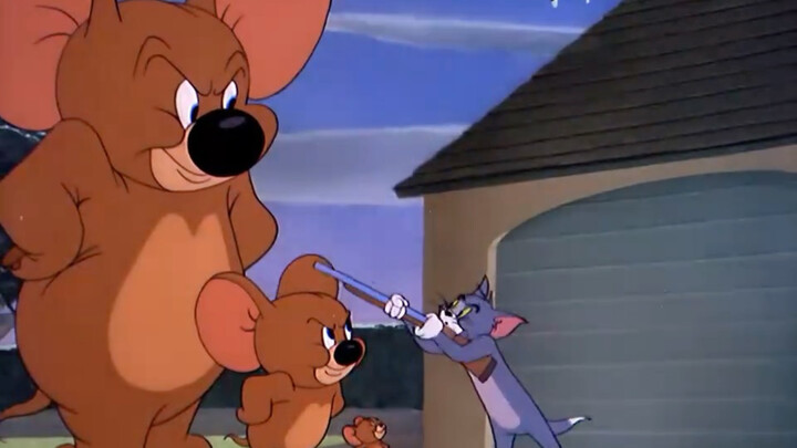 Haha, such a big mouse—Tom’s scared out of his mind!