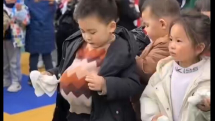 صغار البشر الجاهلون ولا يخشون شيئًا: طفلي ينزف!