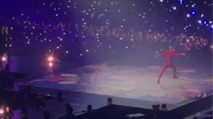 Baekhyun, who replaced KAI in spinning around in POWER