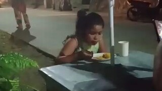 ang sarap nang mangga..parang Hindi ma'asim..😂😂😂😂😂