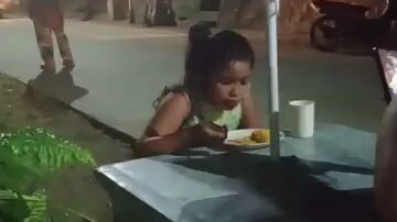 ang sarap nang mangga..parang Hindi ma'asim..😂😂😂😂😂