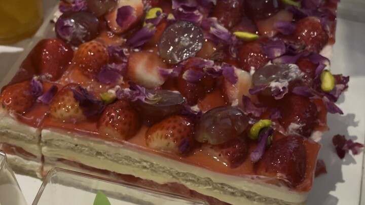 Hari ini adalah ulang tahun ketiga studio rekaman! Di hari pertama Black Box No. 1 dibuka, ayo makan