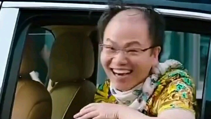 عشرة مليارات لا تكفي حتى لمواعدة فتاة..