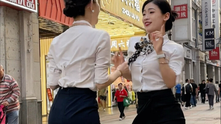 来我姐妹地盘炸街了