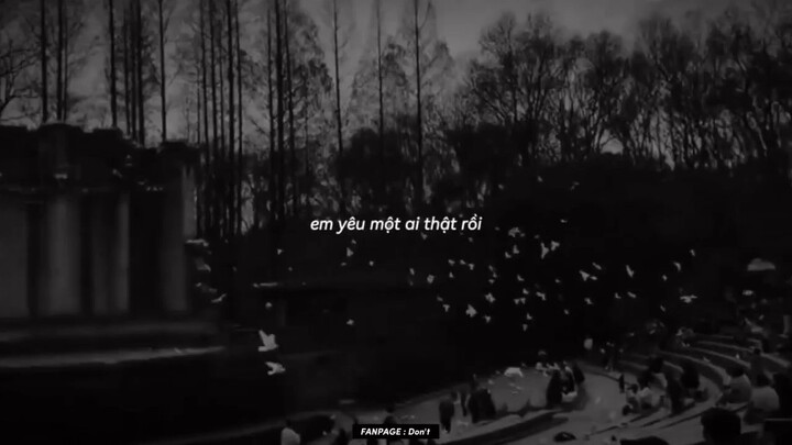 "Sau lưng là tiếng nói yêu anh..."