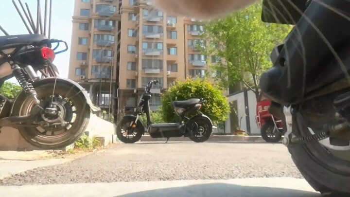 Warm up your voice before going out. Master Meow, who is a talkative cat, needs to be a hardworking 