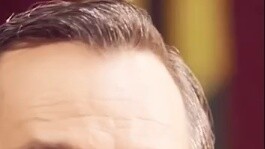 Pada hari pertama kerja, presiden baru mengebom negara tetangga.