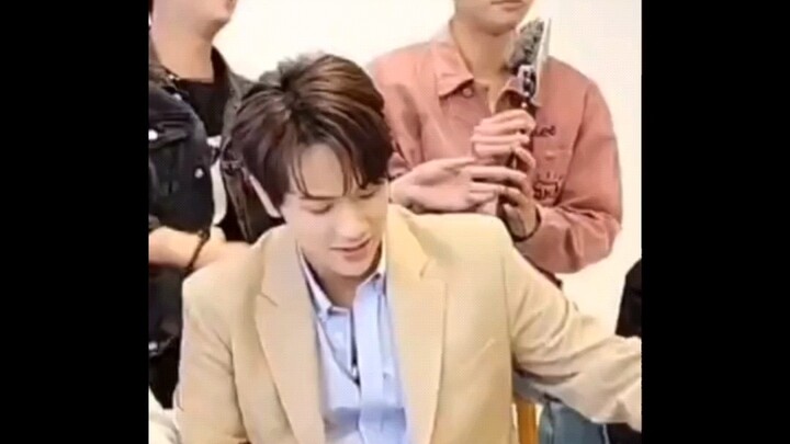 How exaggerated is Bingnan's awkwardness