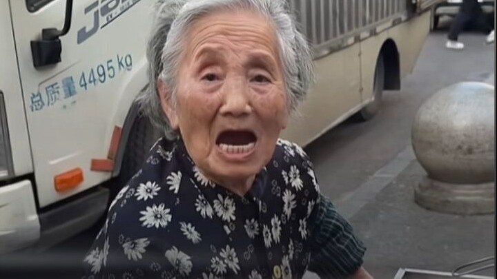 Is Chengdu’s notoriously grumpy danhonggao actually worth the hype?