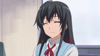 Watching Oregairu again, Yukino is smiling so happily here