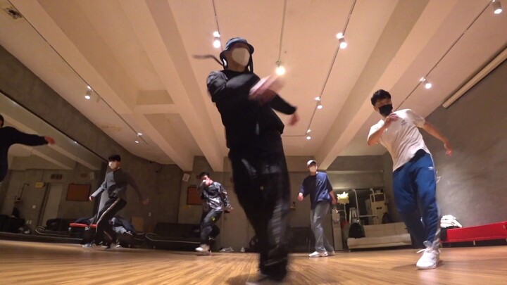 Breaking cool toprock dance