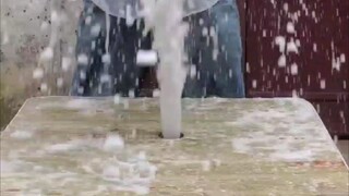 A table that sprays water! Is it useful?