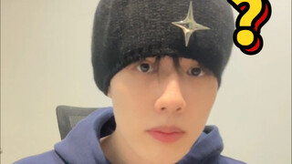 Coba pakai topi yang sedang populer di internet...