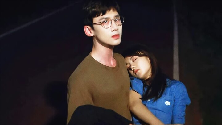 "Oh, God, can't you see how much I love her?" Xiao Heyun's silent yet overwhelming affection