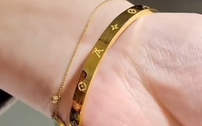 Membuat gelang emas yang disukai oleh semua wanita