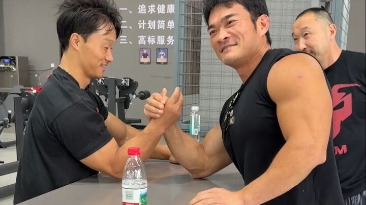 Cùng Trương Nghênh Xuân thử sức đấu lực xem khoảng cách giữa mình và anh ấy lớn đến đâu?