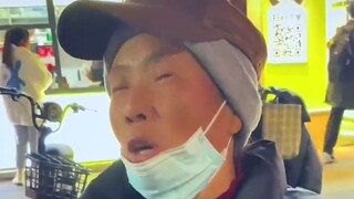 Sweet potatoes at the entrance of Jingzhou Yangtze University