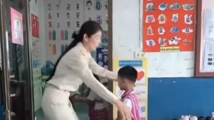 เด็กๆ สามารถเลือกทักทายคุณครูในแบบที่ตัวเองชอบได้ สนุกมากเลย!